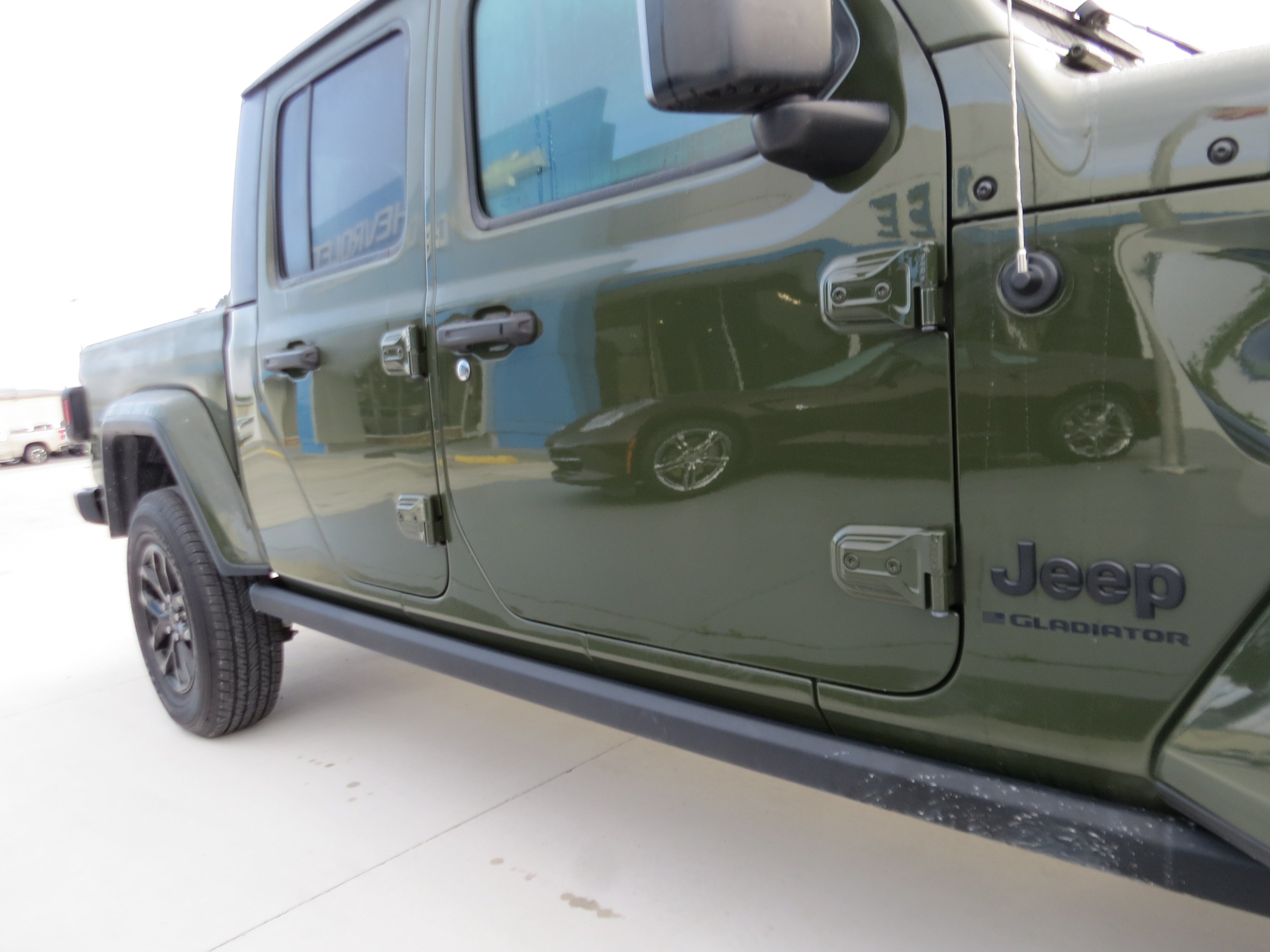 Used 2023 Jeep Gladiator Sport AWD/4WD image 9
