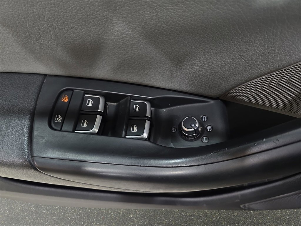 Used 2018 Audi Q3 2.0T Premium Plus w/ Premium Plus Package image 27