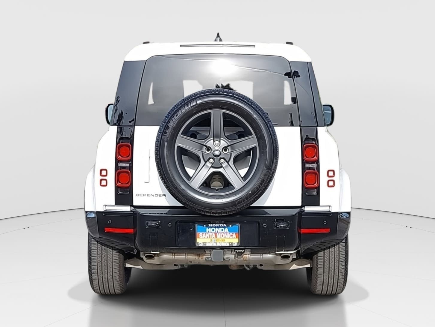 Used 2024 Land Rover Defender 90 X-Dynamic SE image 6