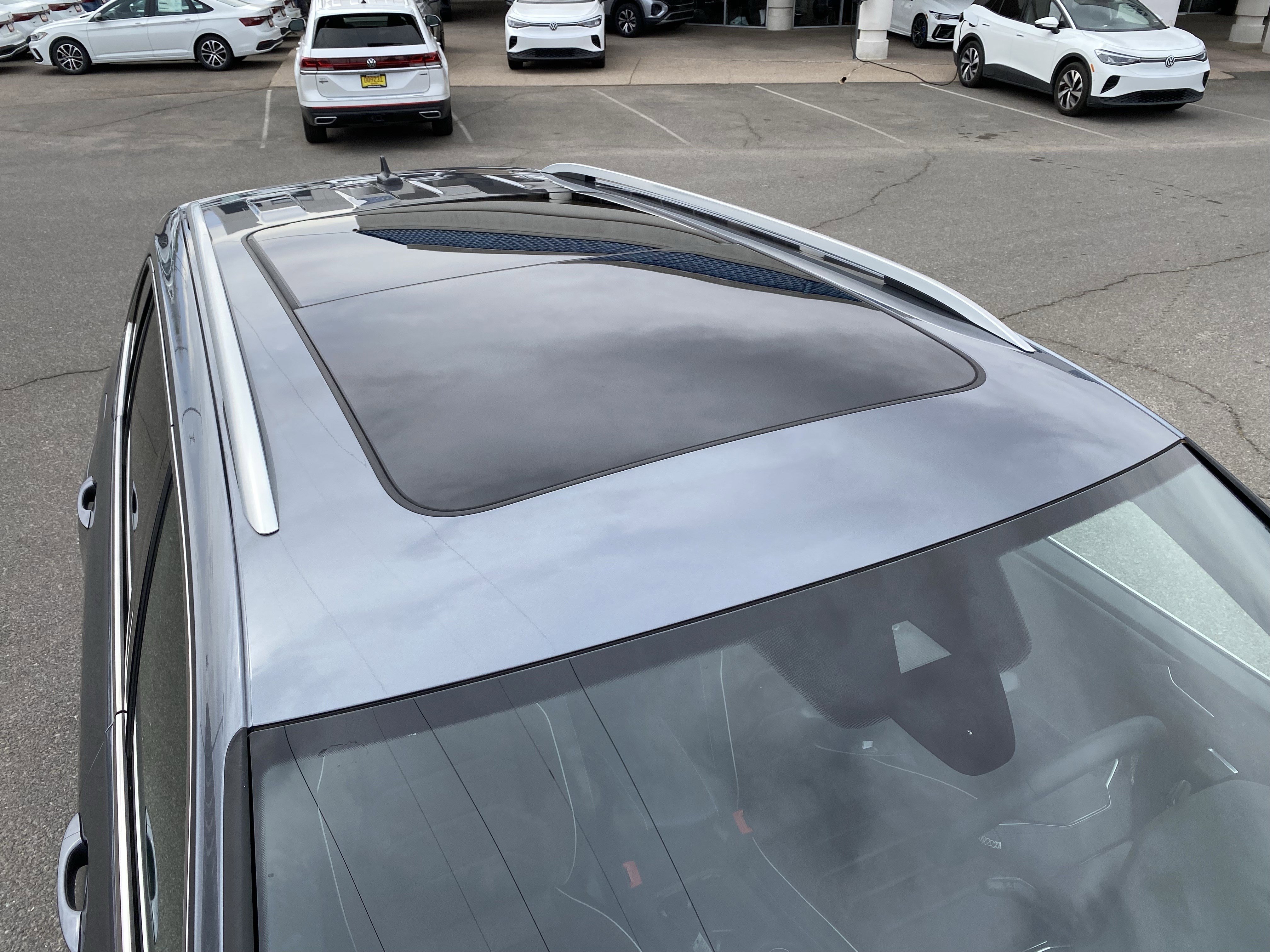 Used 2023 Volkswagen Tiguan SEL R-Line image 9