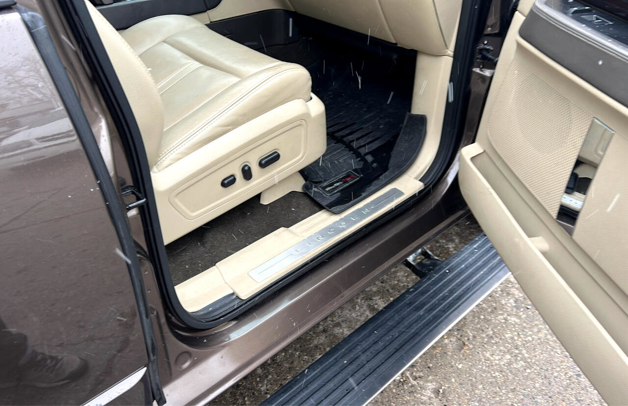 Used 2016 Lincoln Navigator Reserve image 17