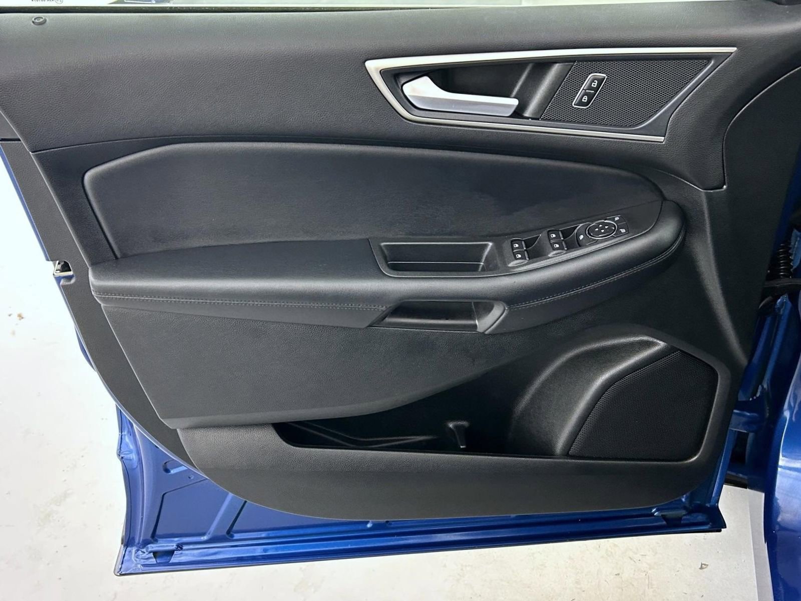 Used 2022 Ford Edge SEL w/ Convenience Package image 9