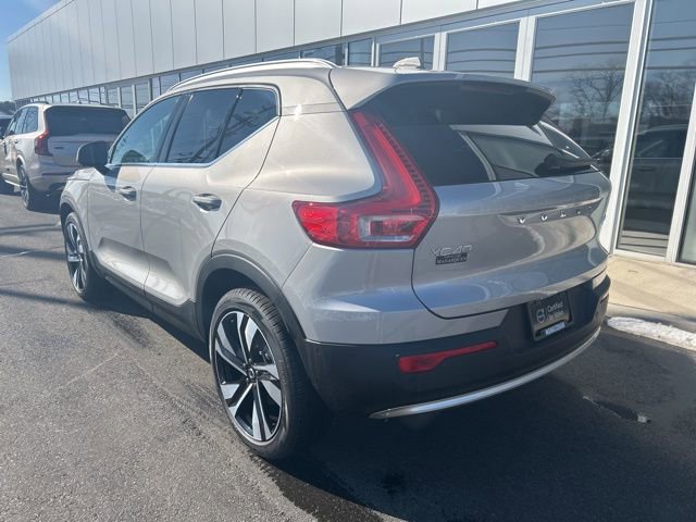 Certified 2025 Volvo XC40 B5 Plus image 3
