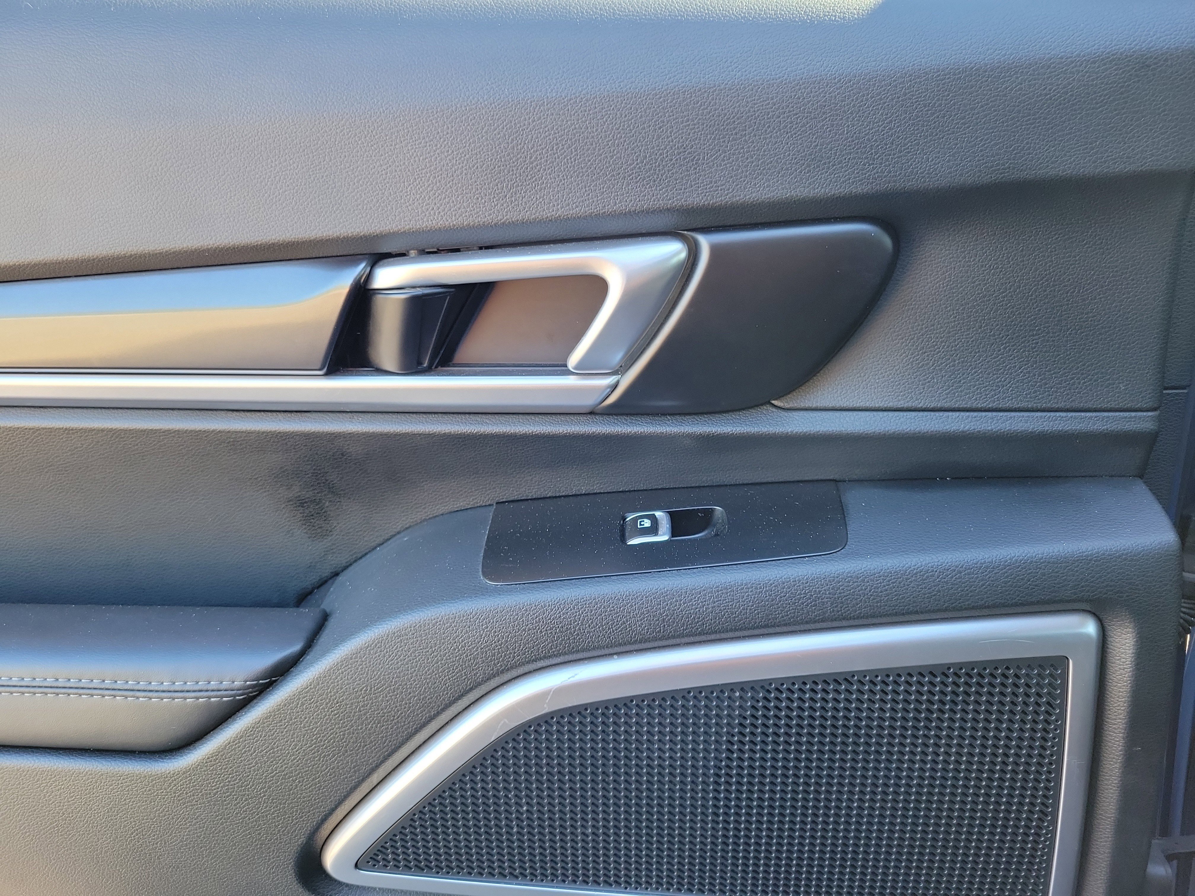 Used 2025 Kia Telluride S image 12