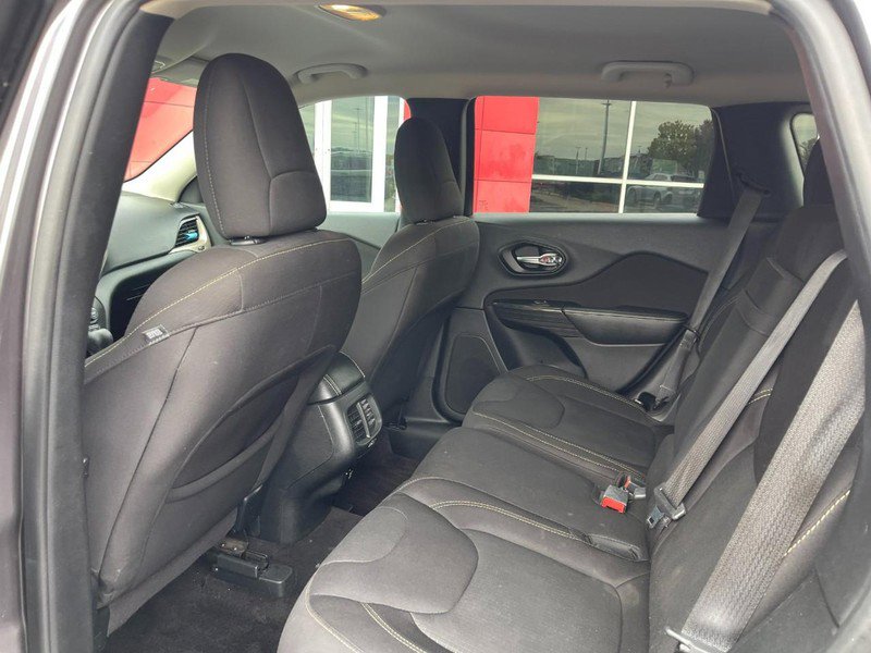Used 2017 Jeep Cherokee Latitude w/ Cold Weather Group image 13