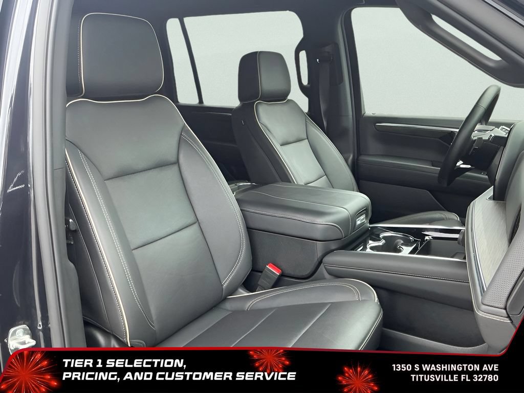 Used 2025 Chevrolet Suburban Premier RWD image 18