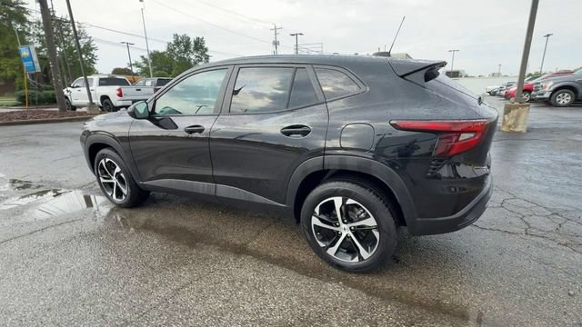 Used 2025 Chevrolet Trax RS FWD image 6