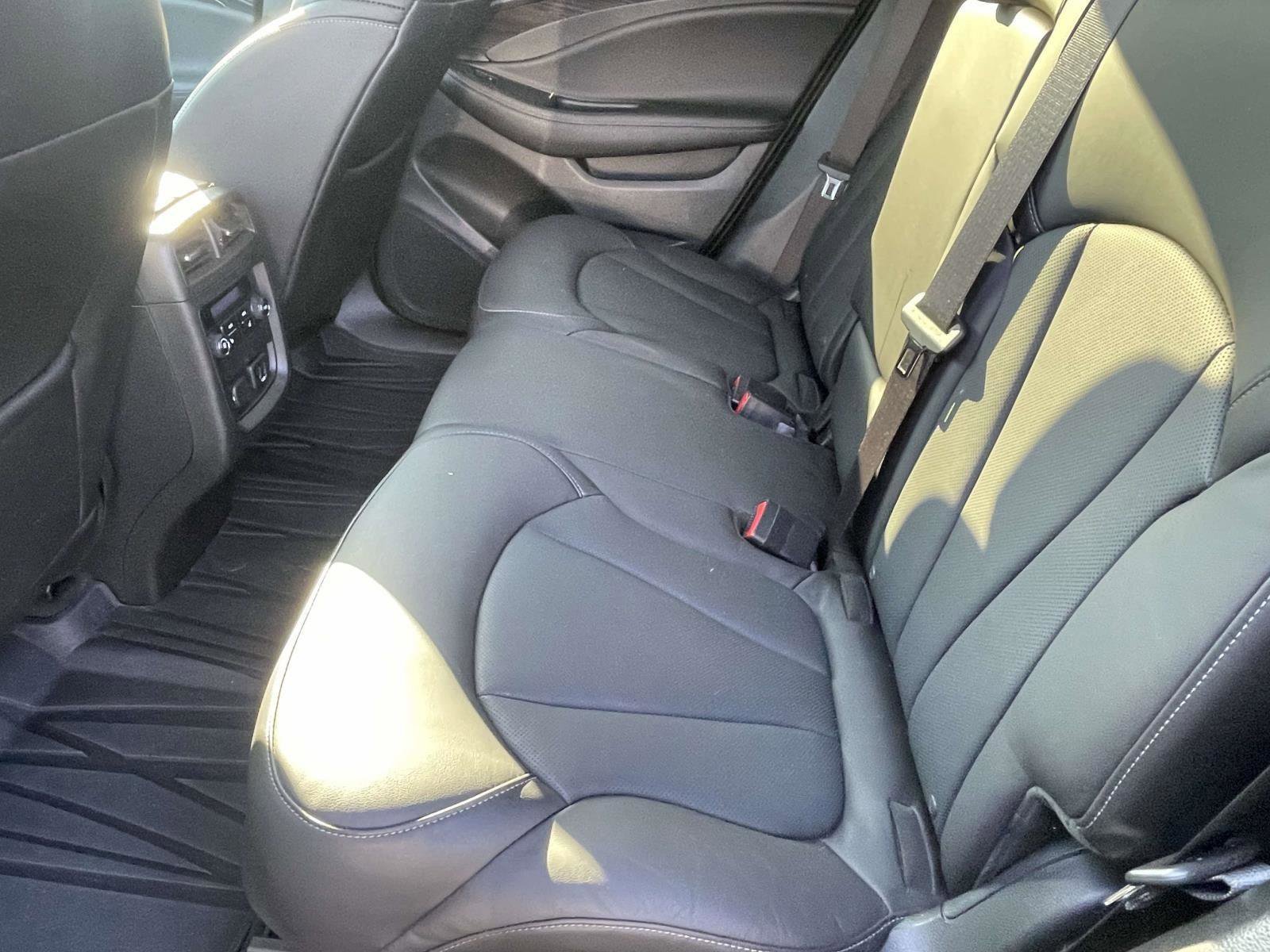 Used 2019 Buick Envision Essence image 5