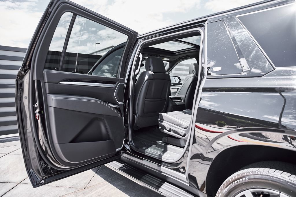 Used 2025 Cadillac Escalade ESV Sport AWD/4WD image 28