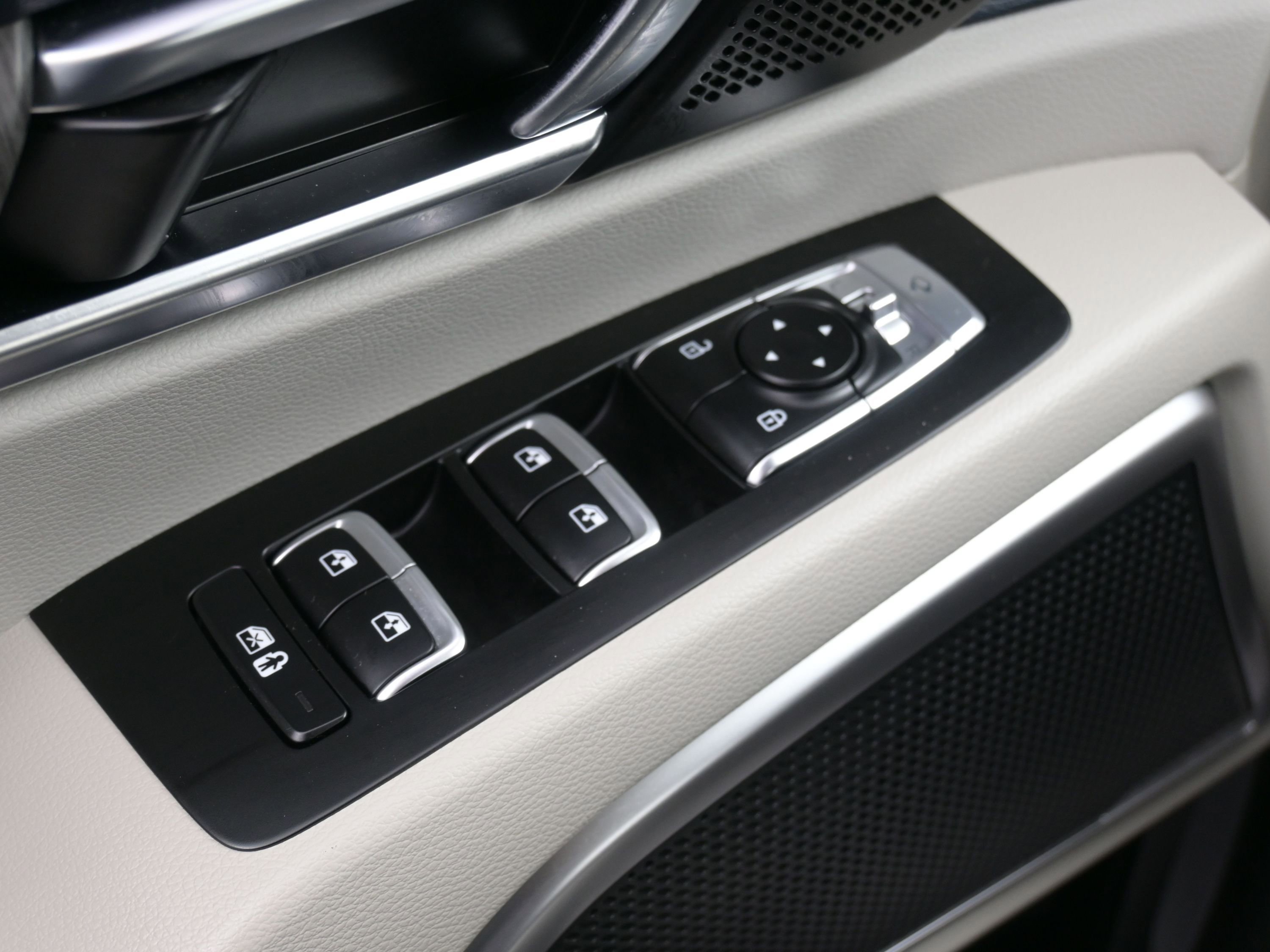 Used 2024 Kia Telluride EX w/ EX Captain's Chair Package image 27