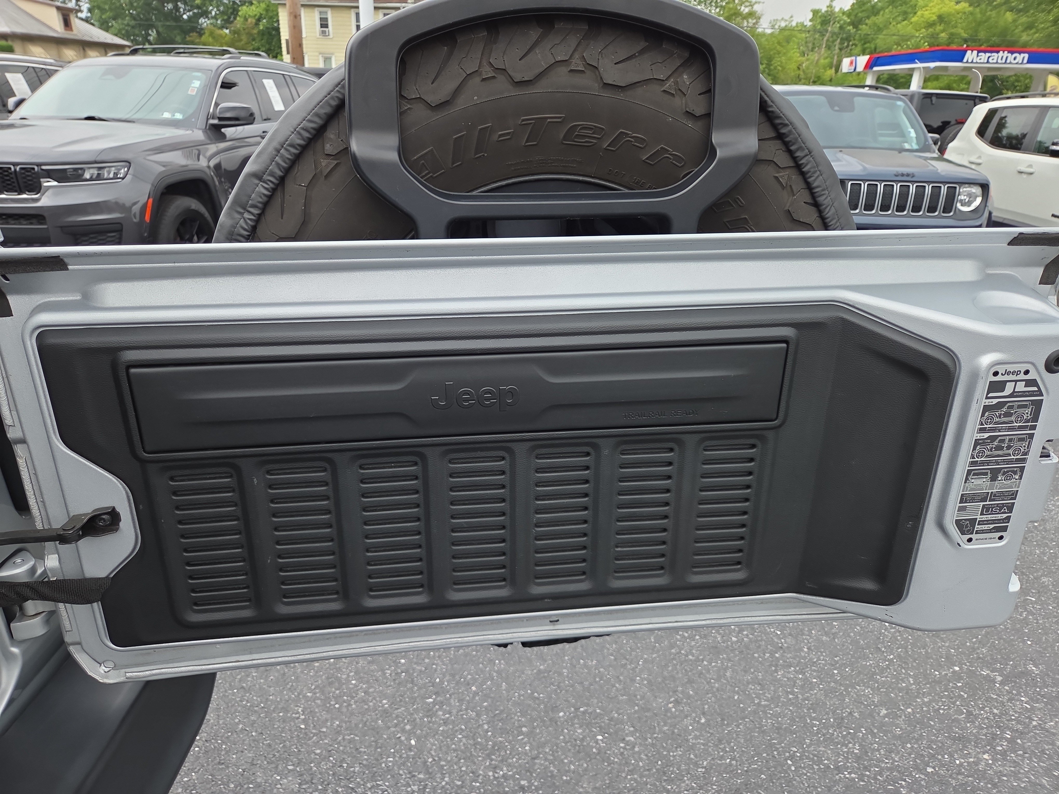 Certified 2023 Jeep Wrangler Unlimited Rubicon 4xe w/ Cold Weather Group AWD/4WD image 29