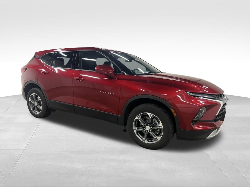 Certified 2025 Chevrolet Blazer LT AWD/4WD image 1