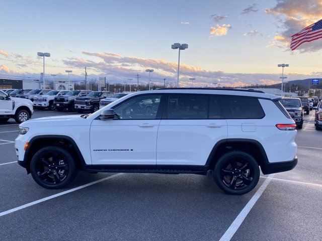 Used 2023 Jeep Grand Cherokee L Altitude image 2