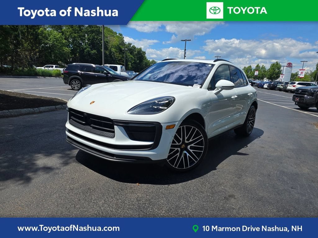 Used 2023 Porsche Macan AWD/4WD image 1