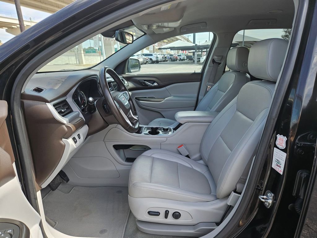 Used 2023 GMC Acadia SLT image 11