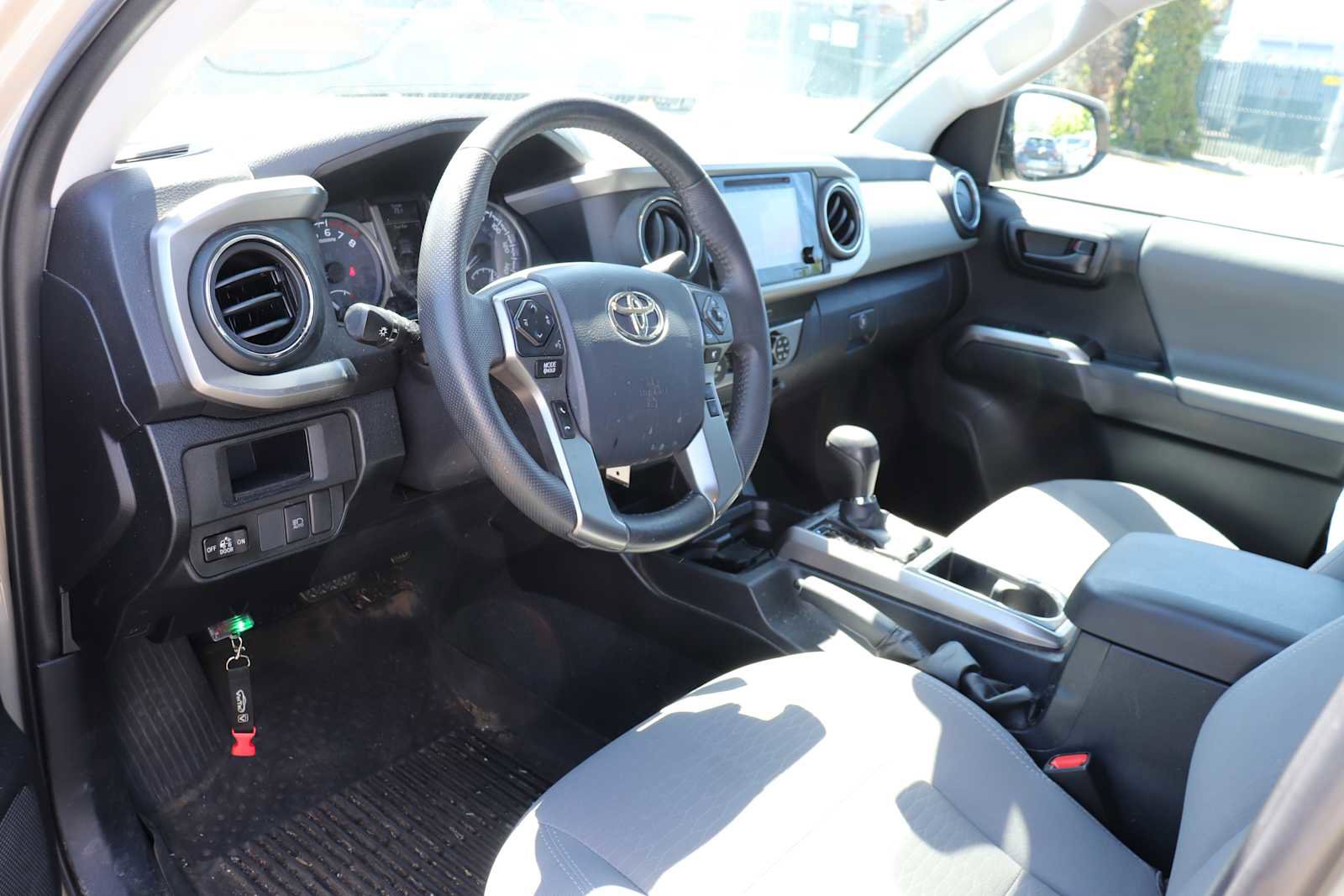 Used 2019 Toyota Tacoma SR5 AWD/4WD image 10