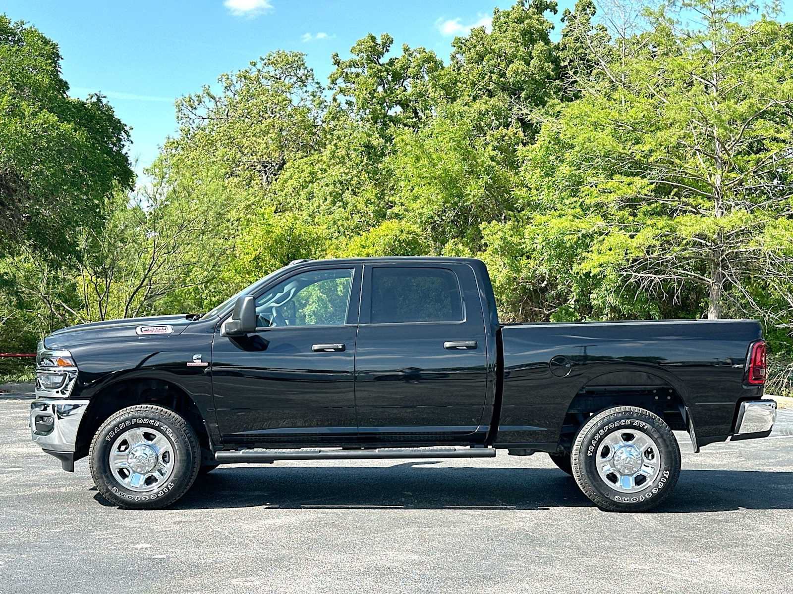 Used 2026 RAM 2500 Tradesman w/ Chrome Appearance Group AWD/4WD image 12