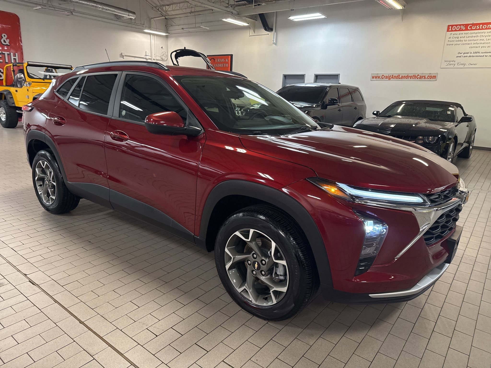 Used 2025 Chevrolet Trax LT w/ LT Convenience Package image 5