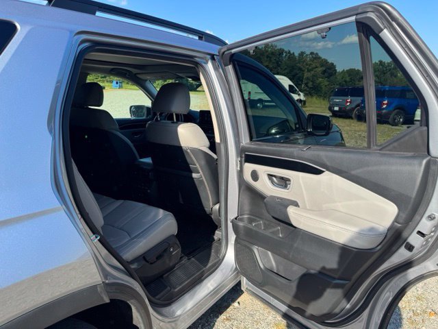 Used 2025 Honda Pilot Touring image 18