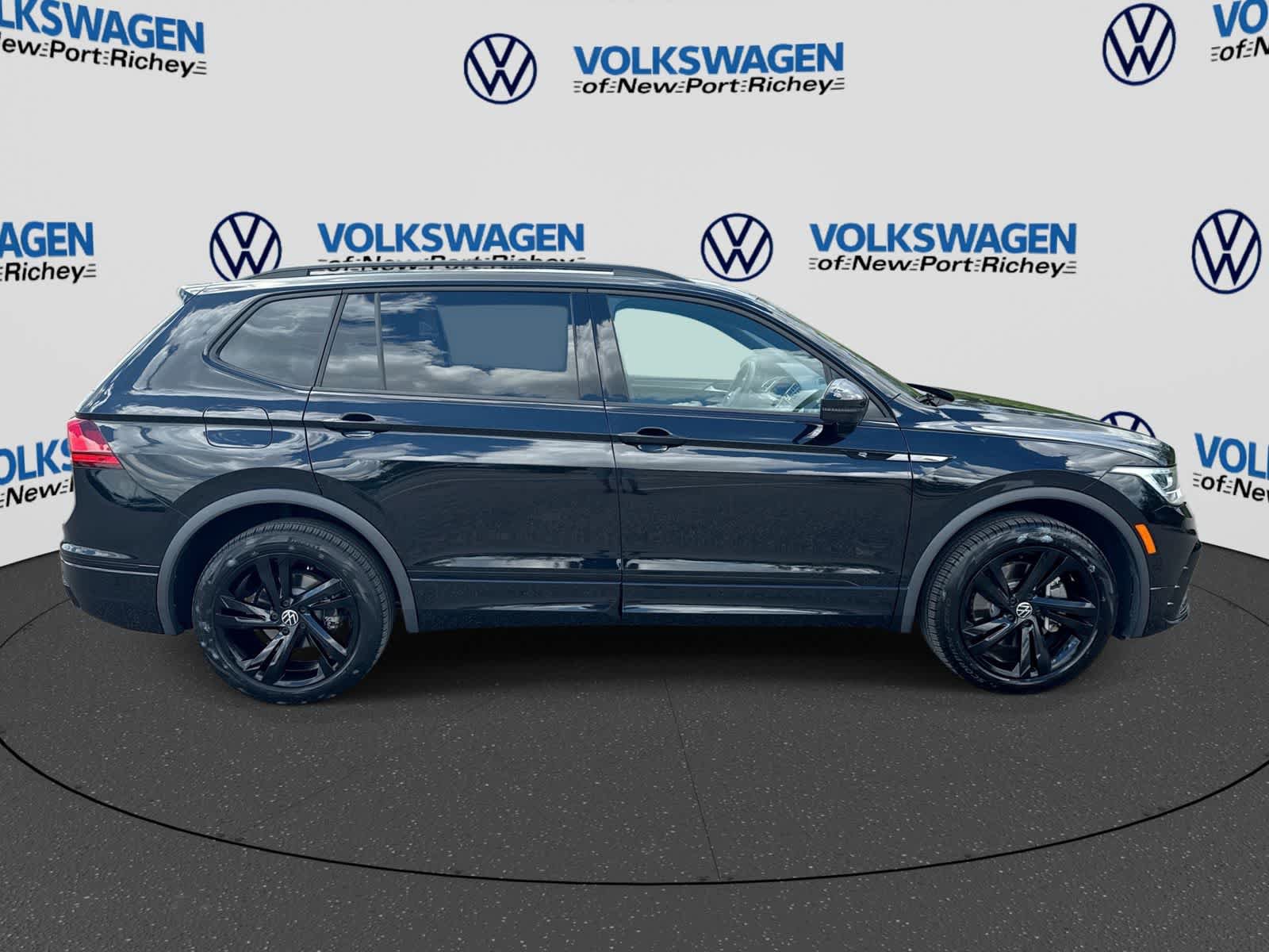 Used 2024 Volkswagen Tiguan SE R-Line FWD image 15