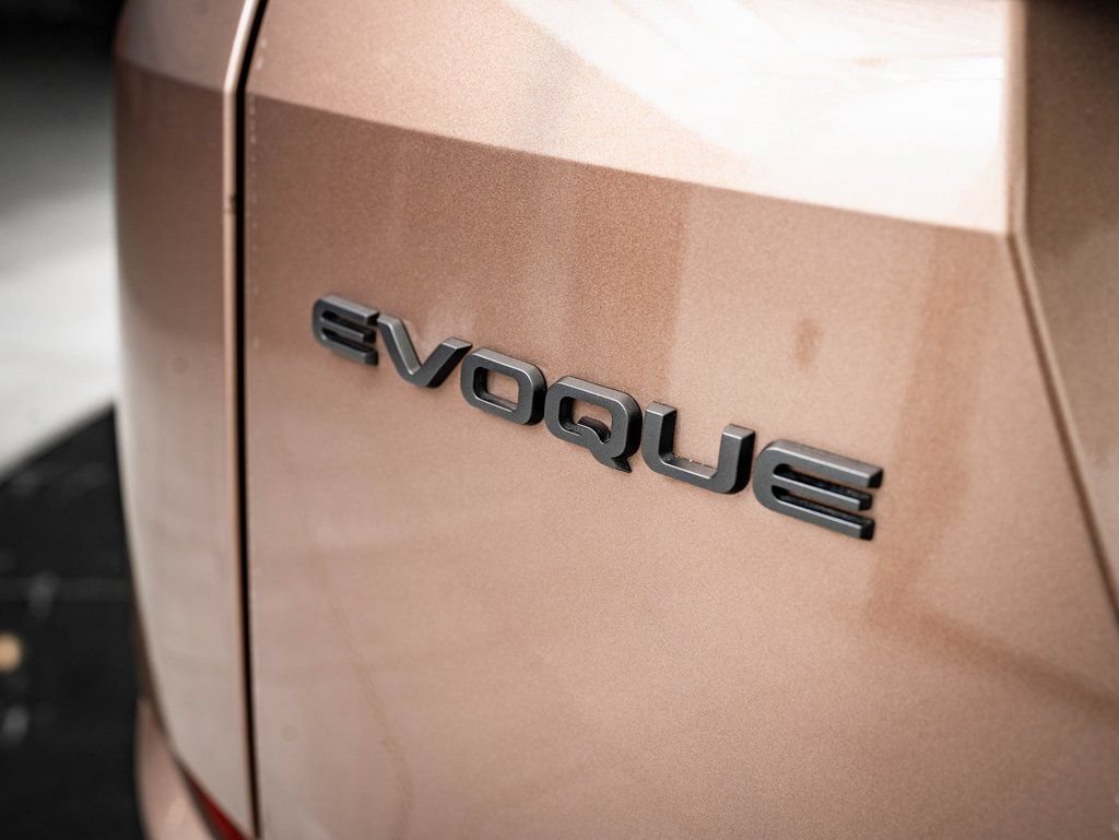 Used 2026 Land Rover Range Rover Evoque Dynamic SE AWD/4WD image 9