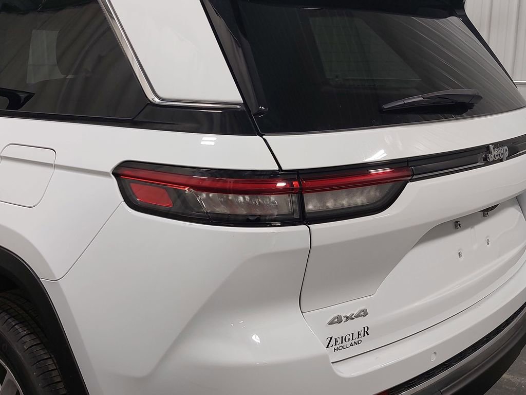 Used 2023 Jeep Grand Cherokee Laredo image 33