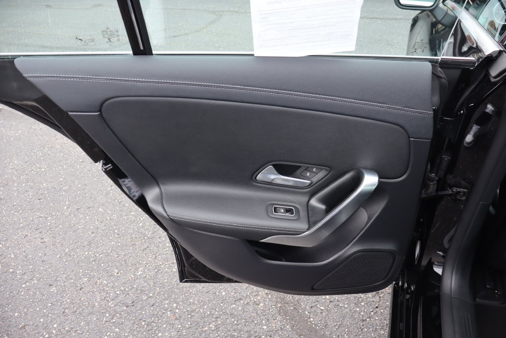 Used 2021 Mercedes-Benz CLA 250 4MATIC image 27