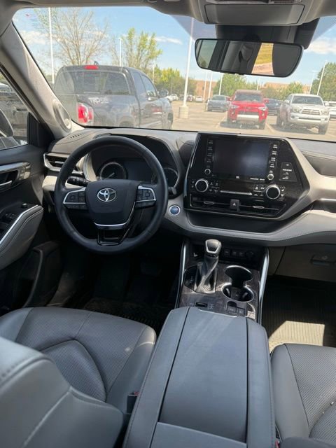 Used 2021 Toyota Highlander Limited AWD/4WD image 19