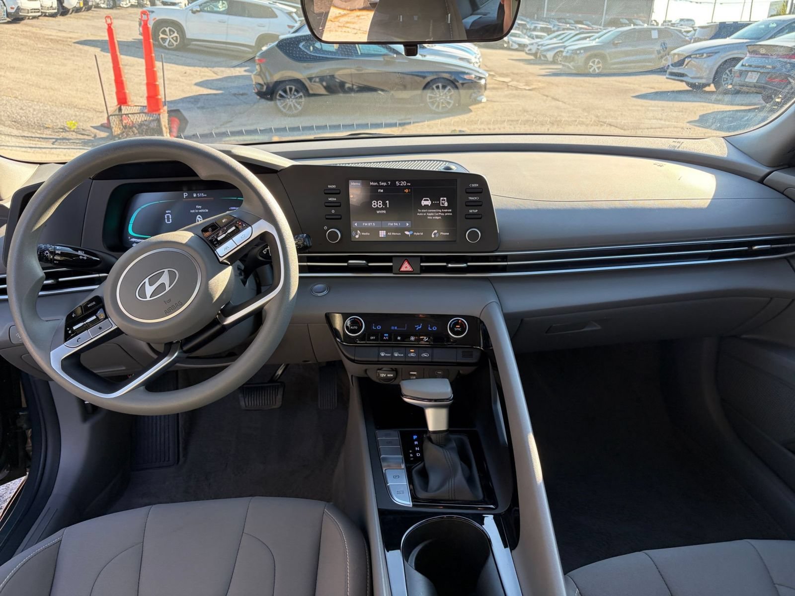 Used 2026 Hyundai Elantra Hybrid FWD image 32