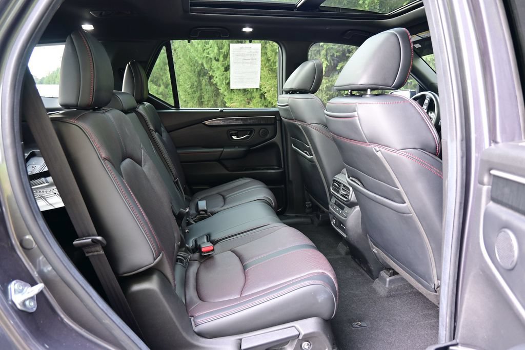 Certified 2025 Honda Pilot Black Edition image 25