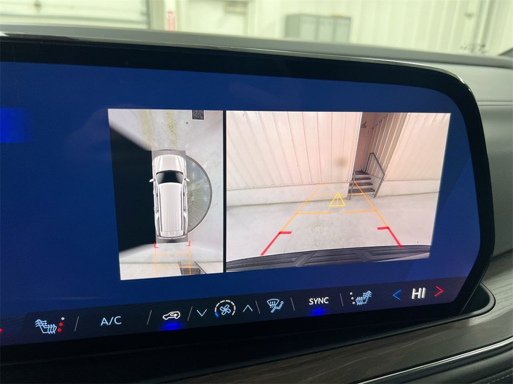 New 2026 Chevrolet Suburban LT image 15