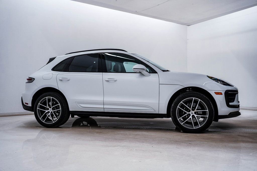 Certified 2025 Porsche Macan image 9