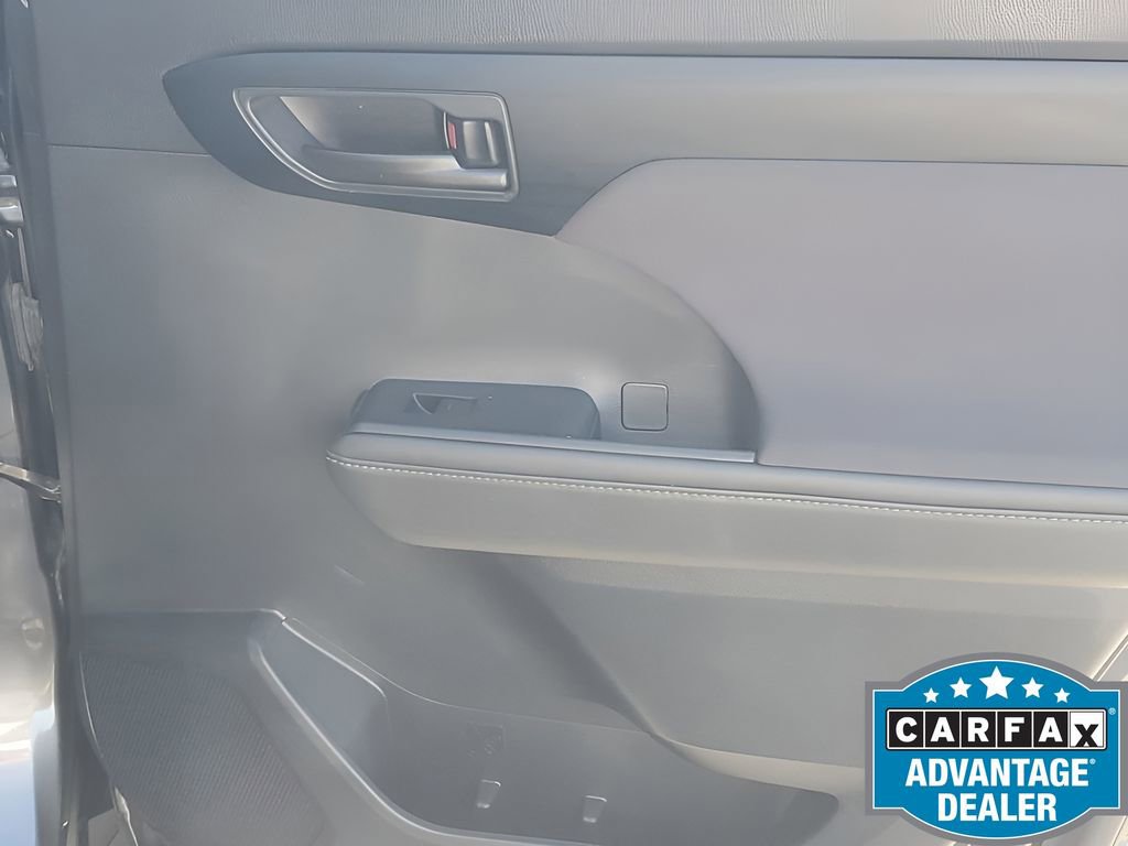 Used 2023 Toyota Highlander LE image 48