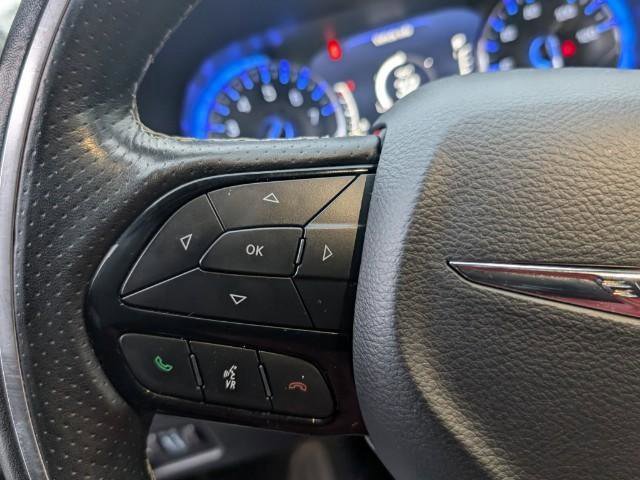 Used 2021 Chrysler Pacifica Limited w/ Uconnect Theater Family Group image 18