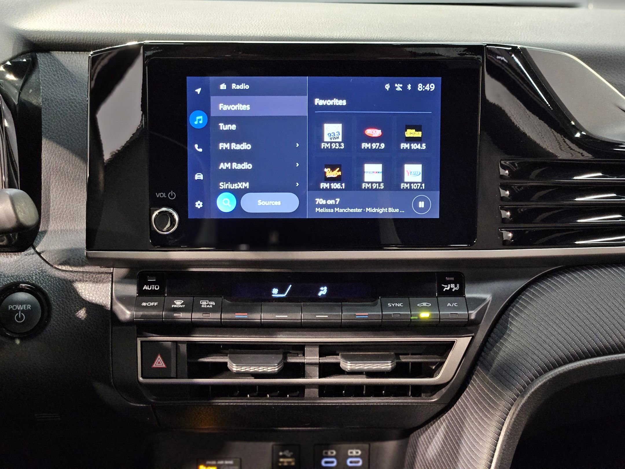 Used 2025 Toyota Camry SE image 16