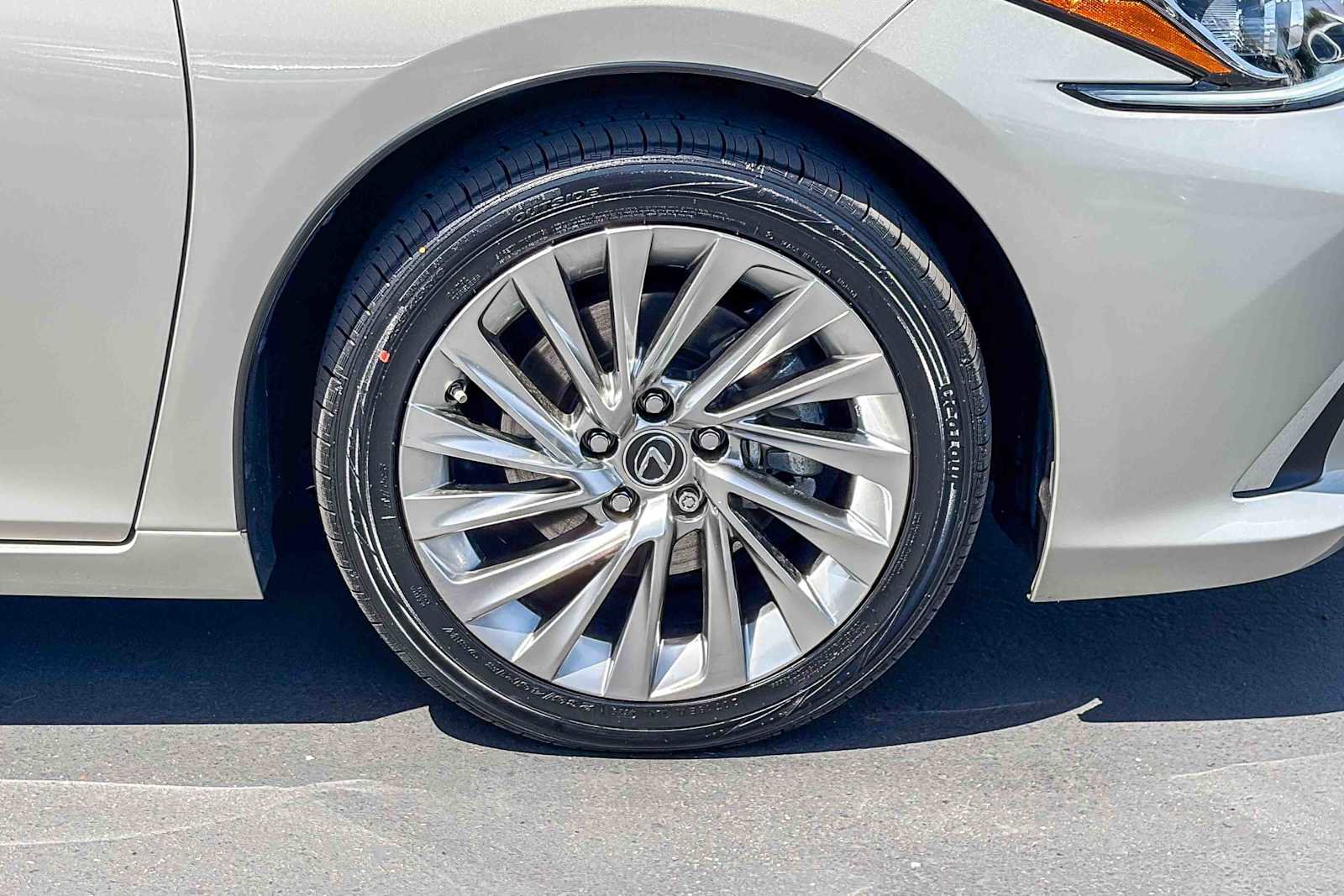 Used 2021 Lexus ES 300h w/ Accessory Package FWD image 9
