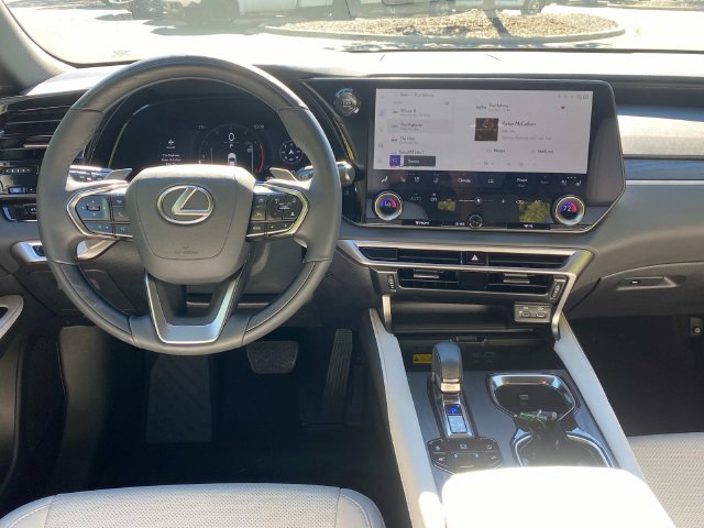 Used 2025 Lexus RX 350 Premium w/ Accessory Package AWD/4WD image 8
