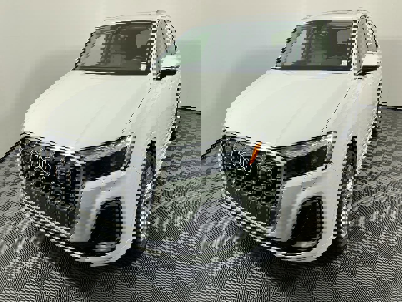 Used 2025 Audi Q7 3.0T Premium Plus image 8