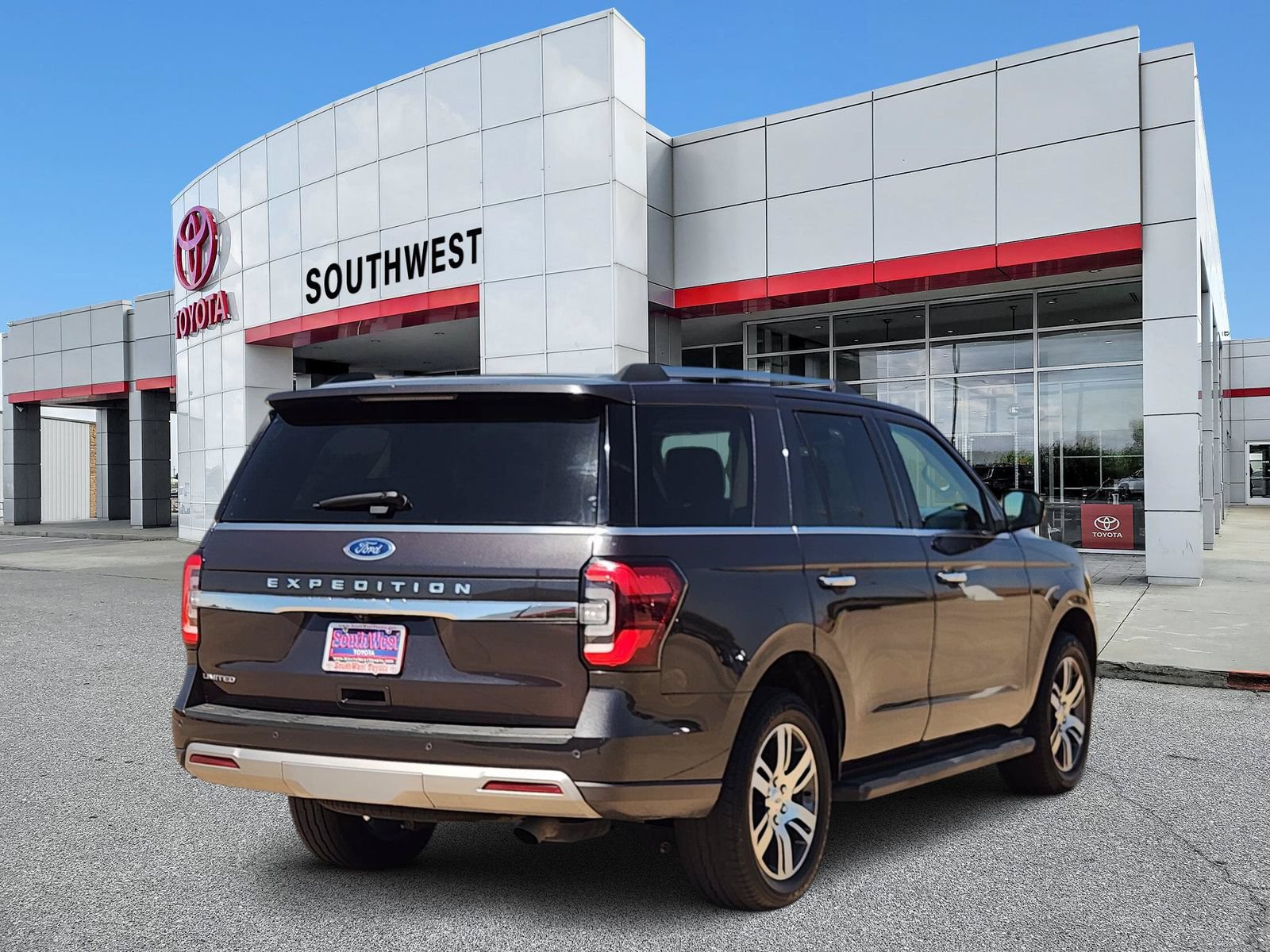 Used 2024 Ford Expedition Limited RWD image 5