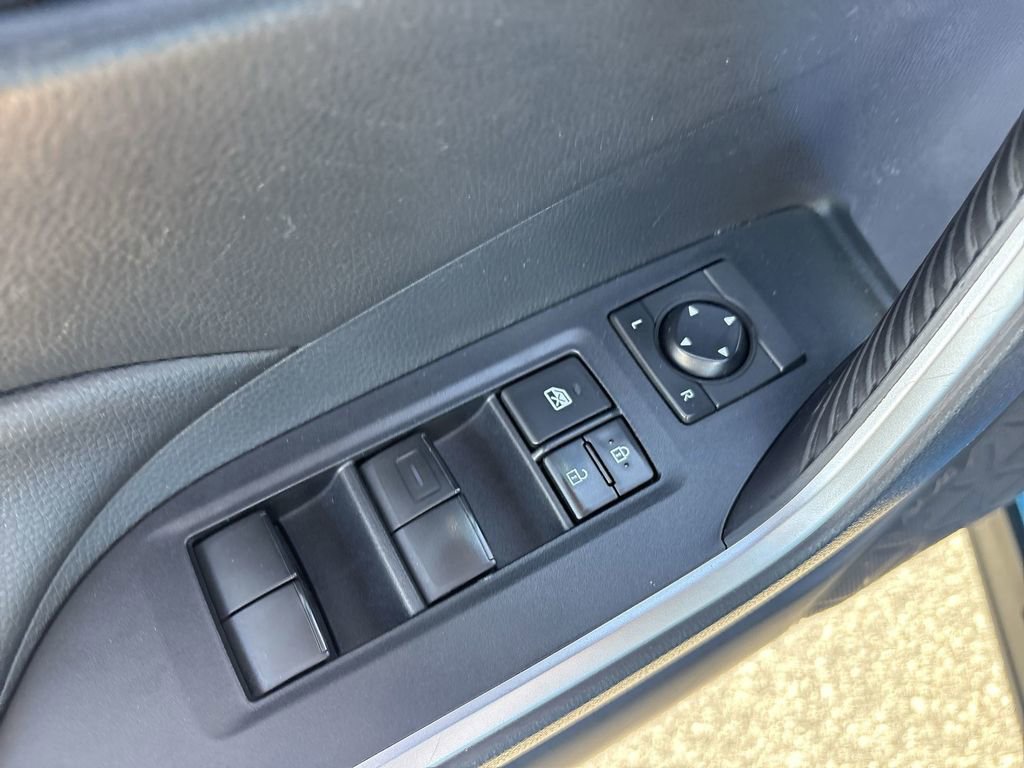 Used 2019 Toyota RAV4 LE image 22