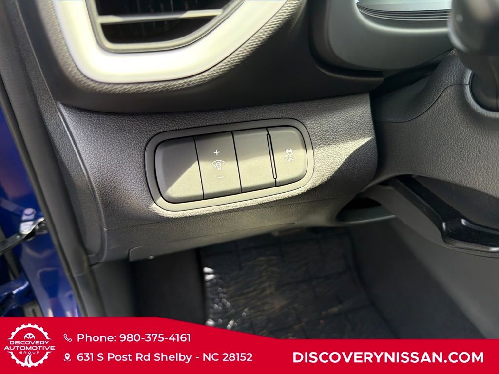 Used 2023 Hyundai Venue Limited image 15