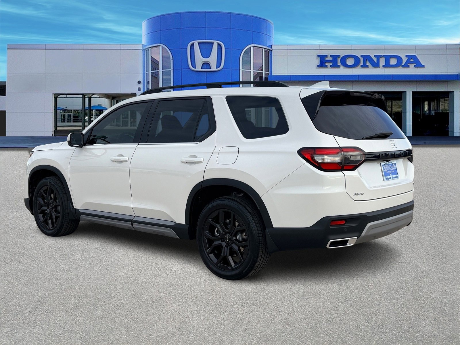 New 2025 Honda Pilot Touring image 4