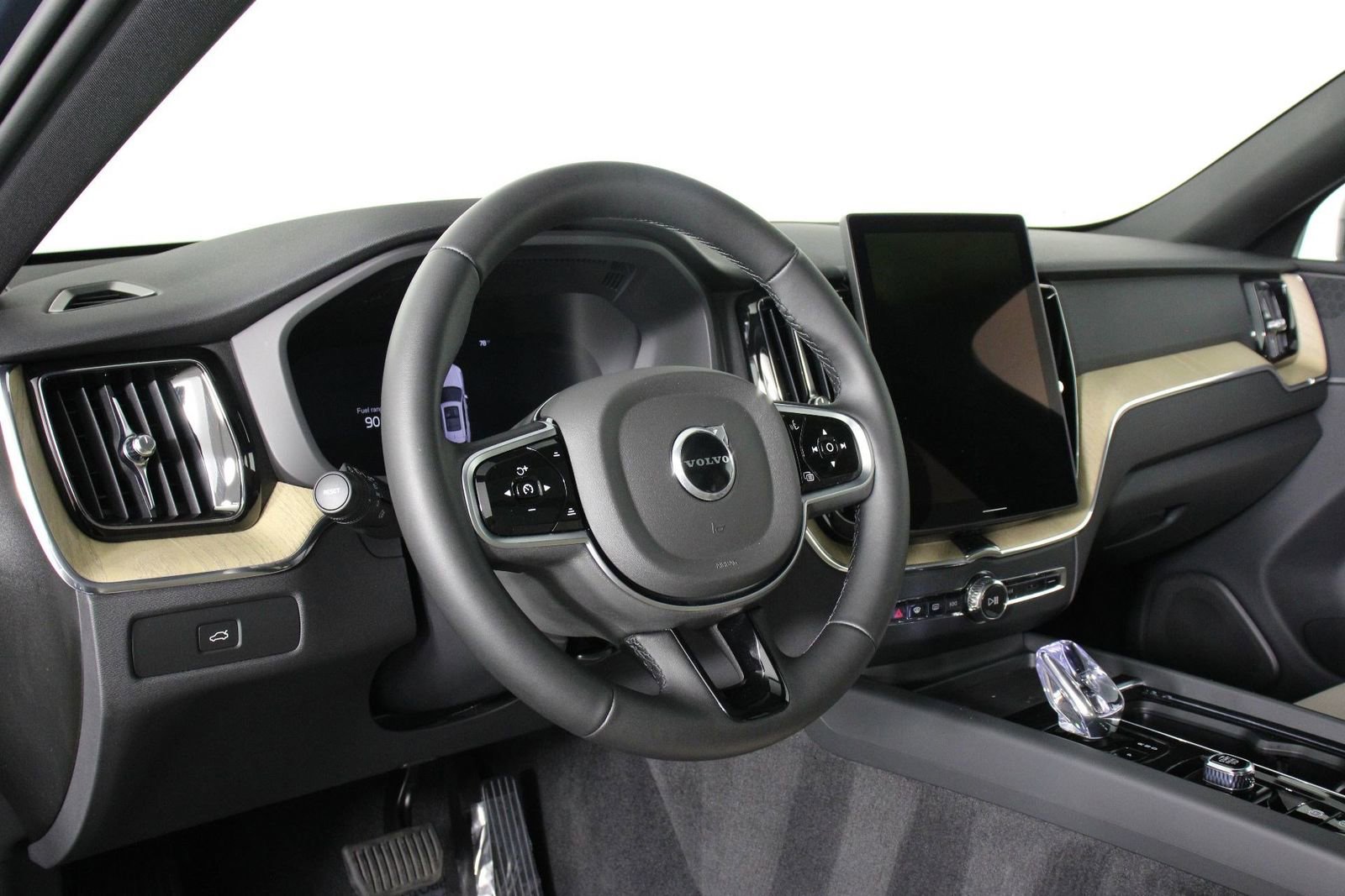 Certified 2026 Volvo XC60 B5 Plus w/ Protection Package Premier AWD/4WD image 14