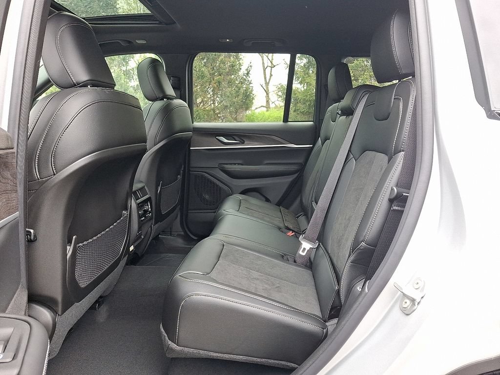 New 2026 Jeep Grand Cherokee Altitude AWD/4WD image 7