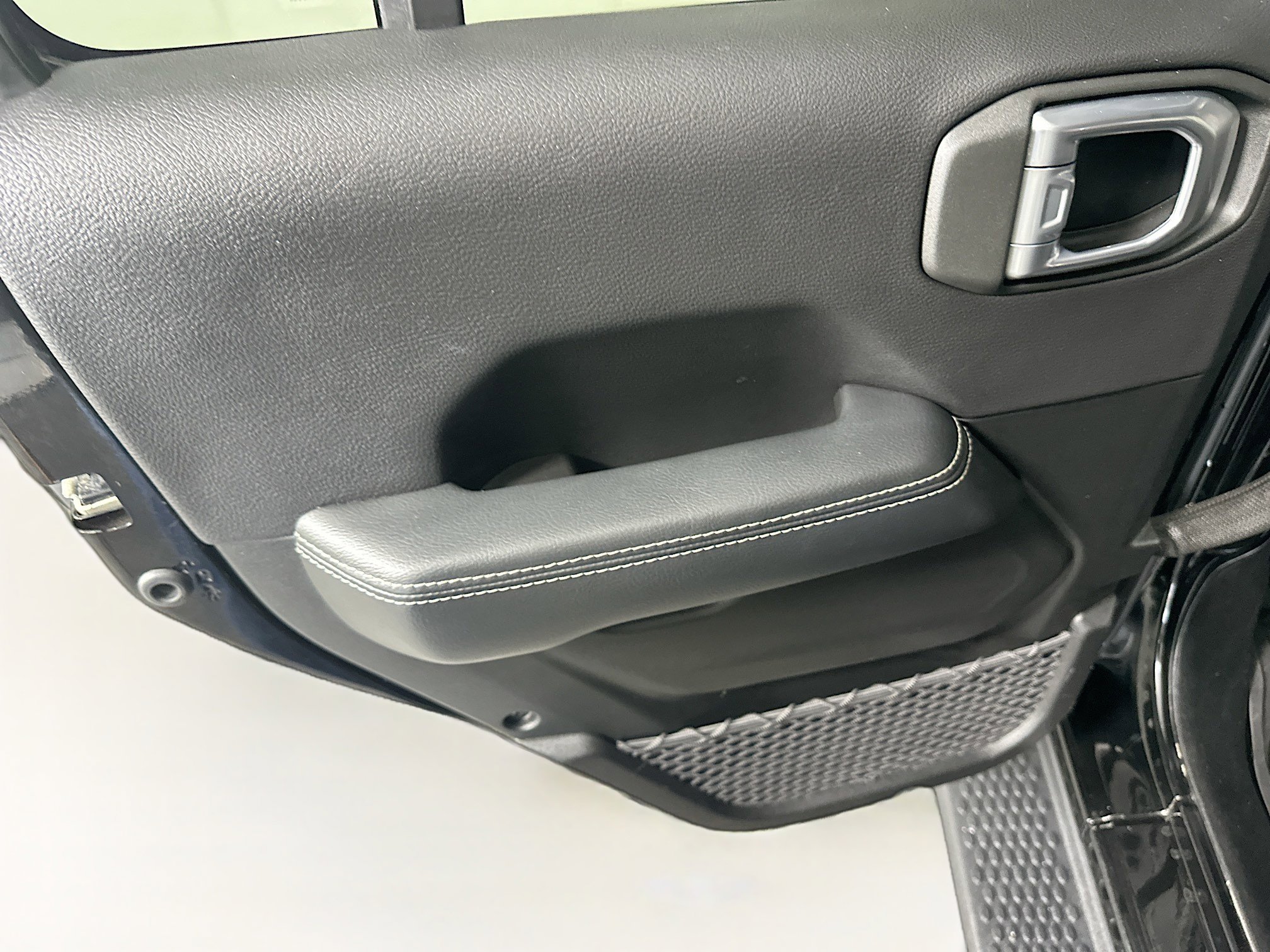 Used 2023 Jeep Wrangler Sahara image 25