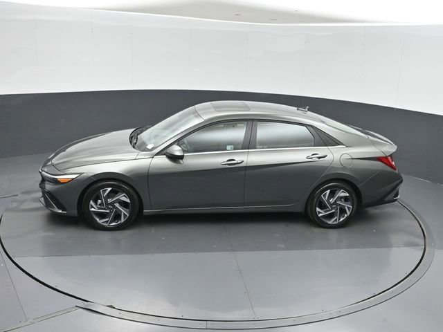 Used 2025 Hyundai Elantra SEL FWD image 34