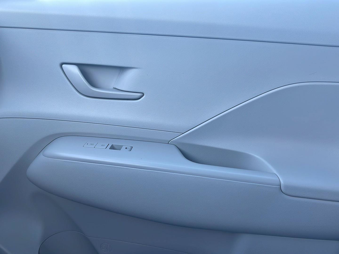 Certified 2025 Hyundai Kona SEL AWD/4WD image 32