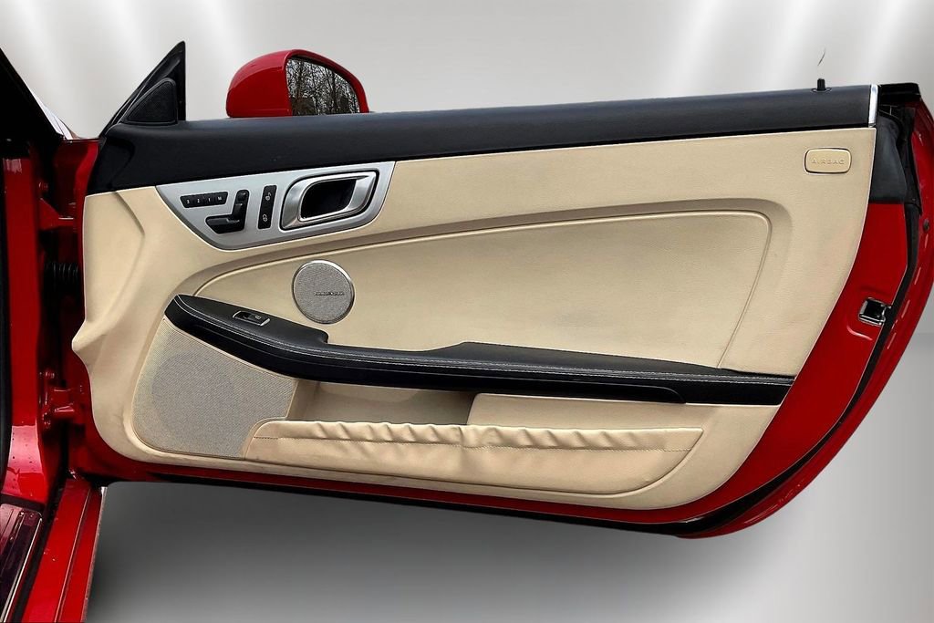 Used 2016 Mercedes-Benz SLK 300 image 25