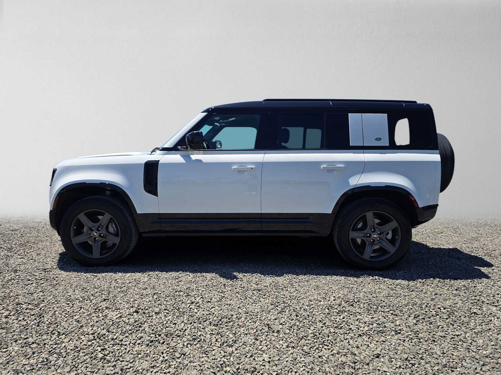 Used 2023 Land Rover Defender 110 X-Dynamic SE AWD/4WD image 6