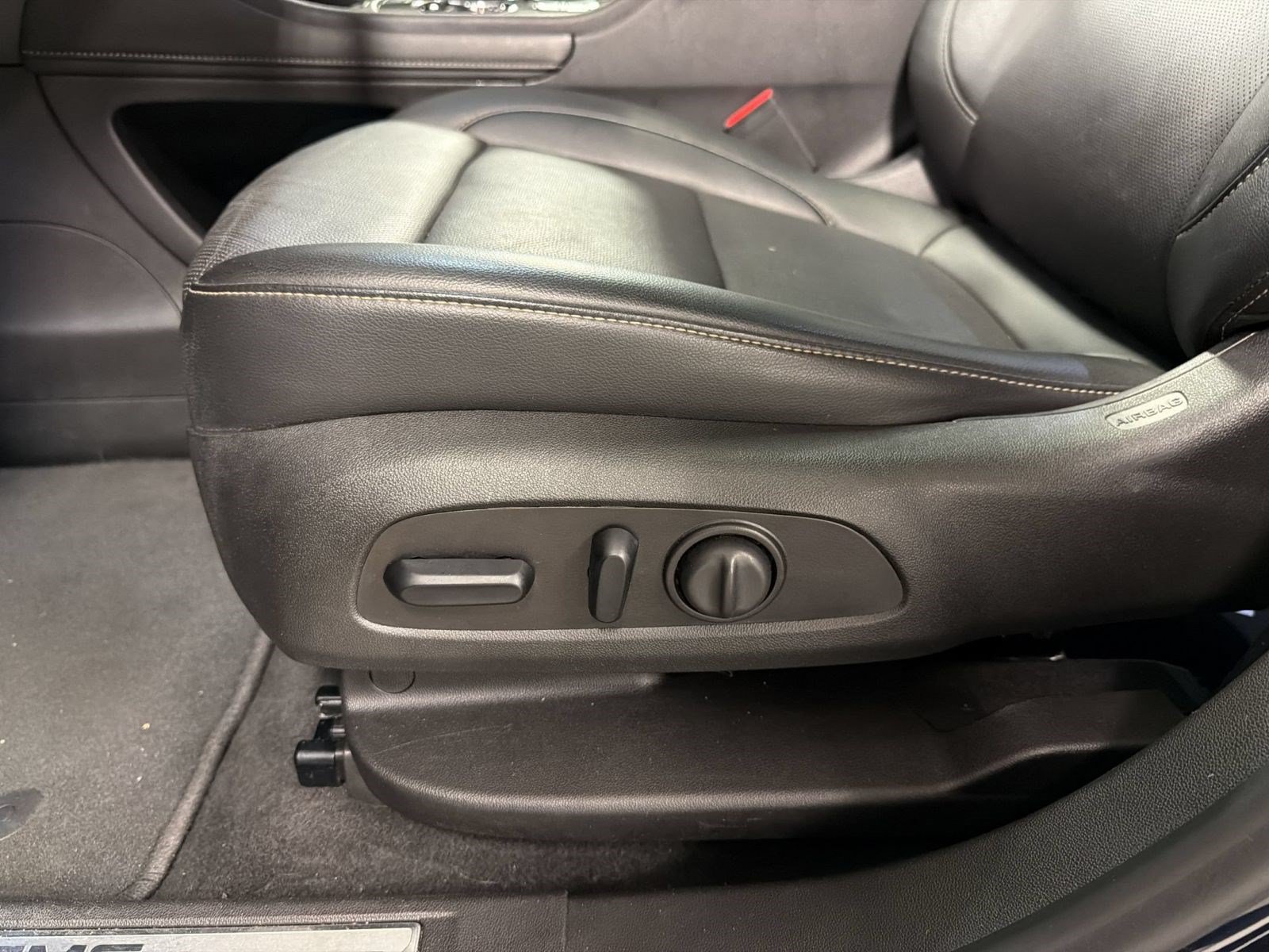Used 2021 GMC Acadia SLT w/ Elevation Edition FWD image 14